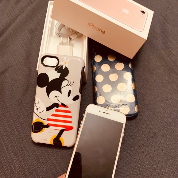 Apple 8 iPhone - Picture 2 of 3